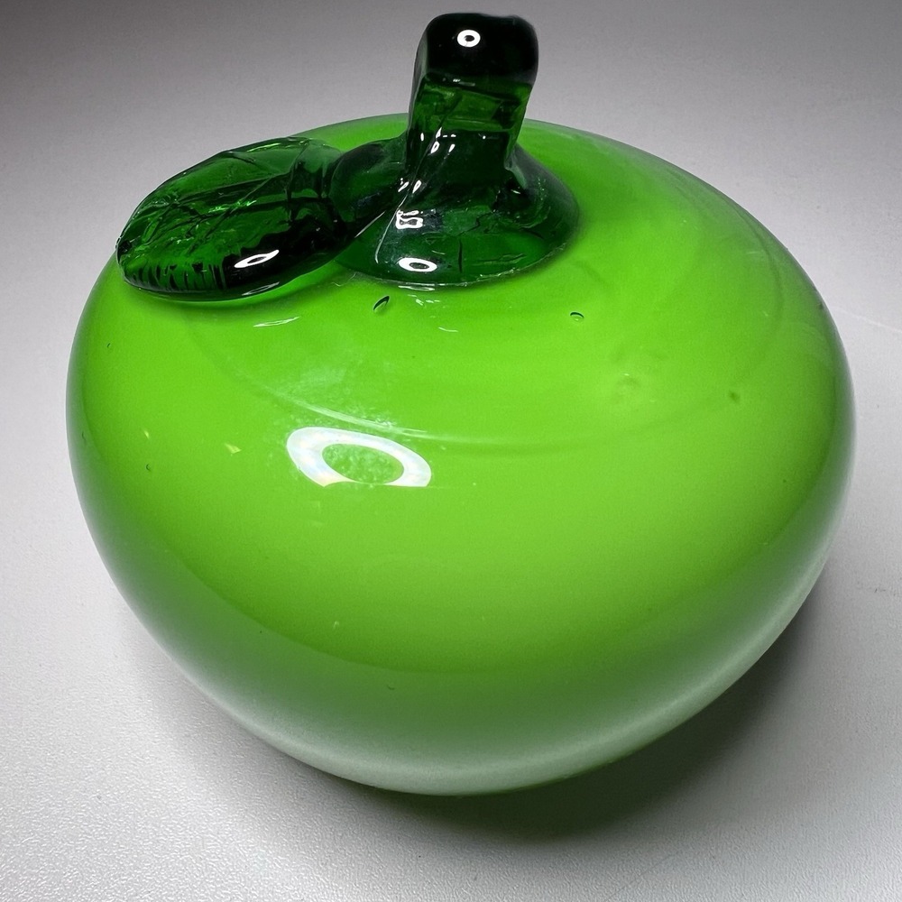 Hand-Blown Art Glass Green Apple Green Stem‎ Fruit Figure Decoration 3.5"